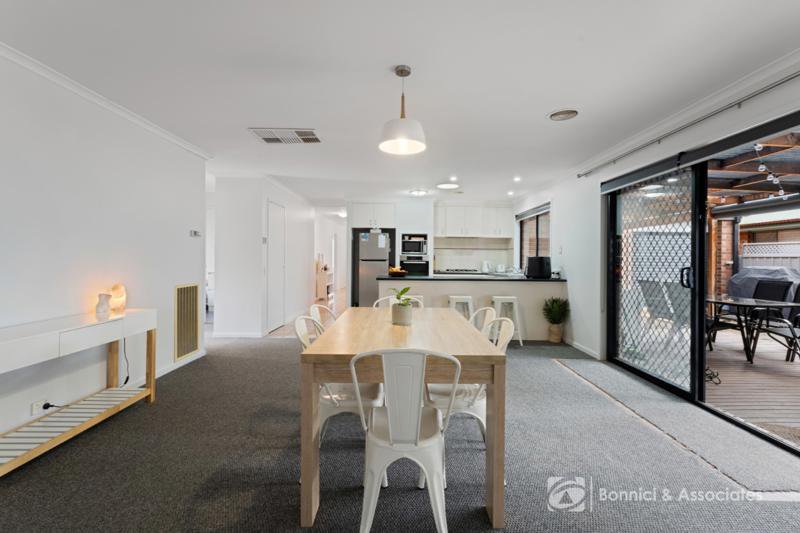 Photo - 8 Hook Court, Wodonga VIC 3690 - Image 6