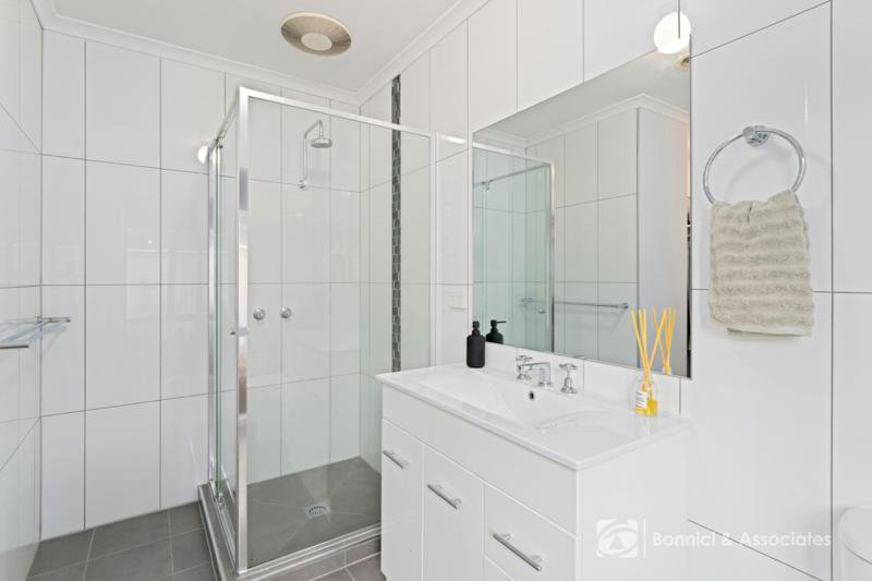 Photo - 8 Hook Court, Wodonga VIC 3690 - Image 9