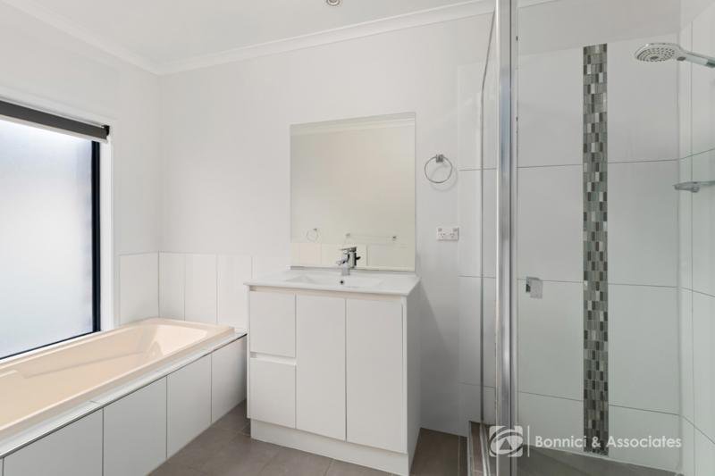 Photo - 8 Hook Court, Wodonga VIC 3690 - Image 13