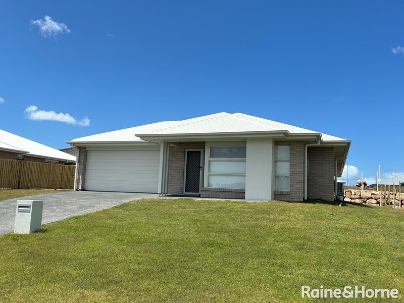 8 Hopbush Street, Nikenbah QLD 4655