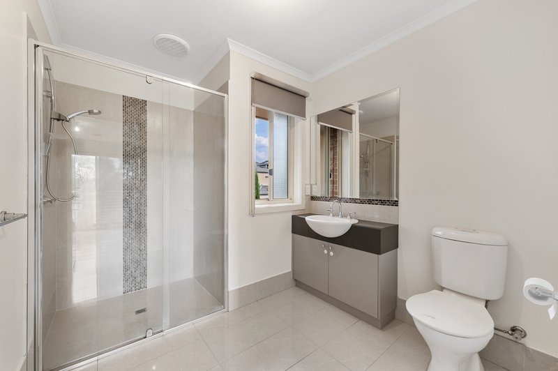 Photo - 8 Hopetoun Green, Caroline Springs VIC 3023 - Image 7