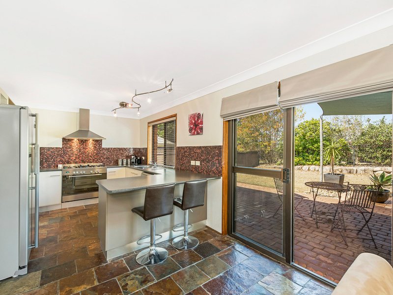 Photo - 8 Hovea Place, Bellbowrie QLD 4070 - Image 13