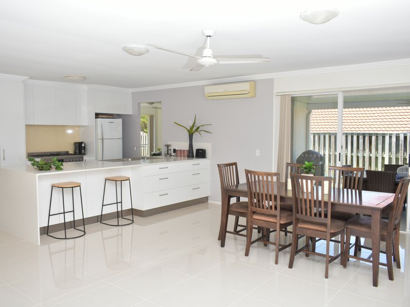 Photo - 8 Humberside Close, Mudgeeraba QLD 4213 - Image 3