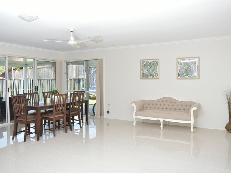 Photo - 8 Humberside Close, Mudgeeraba QLD 4213 - Image 11