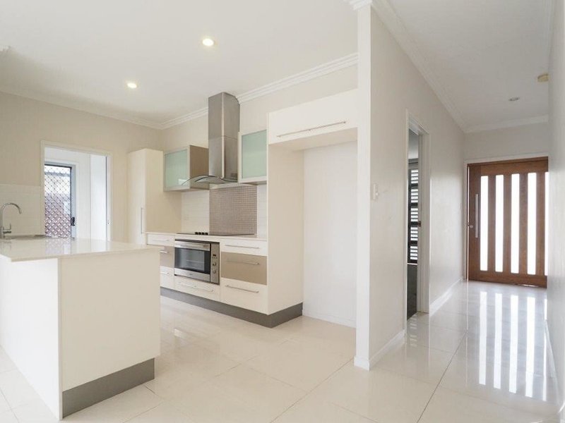 Photo - 8 Icefire Quay, Trinity Park QLD 4879 - Image 2