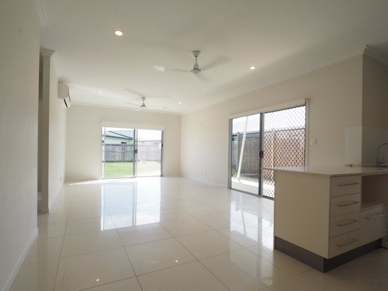 Photo - 8 Icefire Quay, Trinity Park QLD 4879 - Image 4