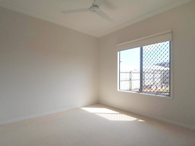 Photo - 8 Icefire Quay, Trinity Park QLD 4879 - Image 8