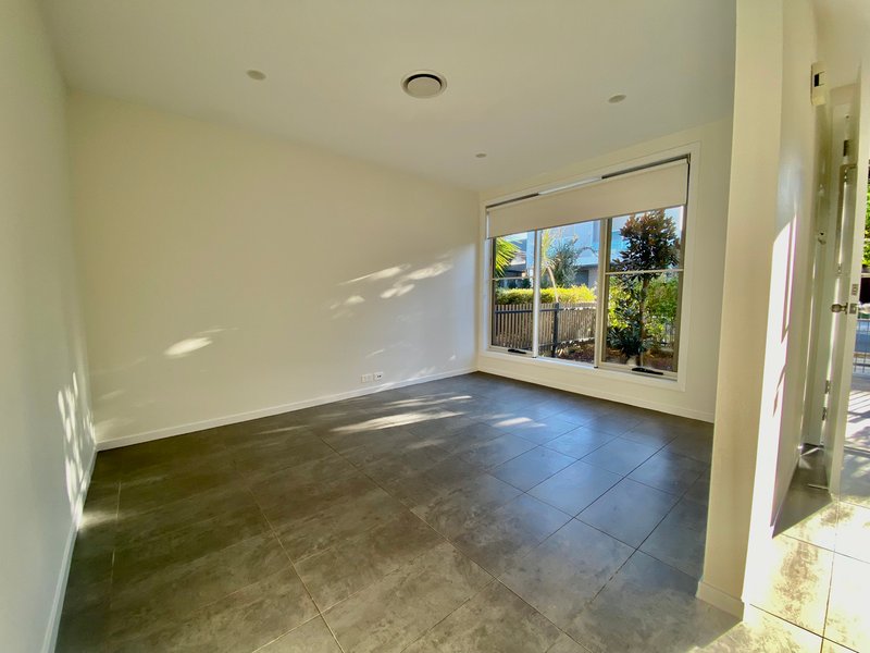 Photo - 8 Indigo Cres , Denham Court NSW 2565 - Image 2