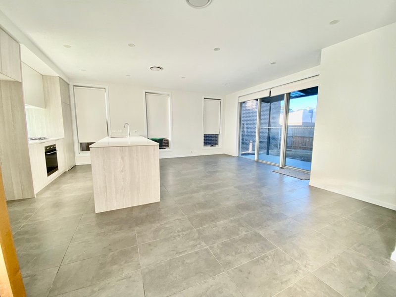 Photo - 8 Indigo Cres , Denham Court NSW 2565 - Image 5
