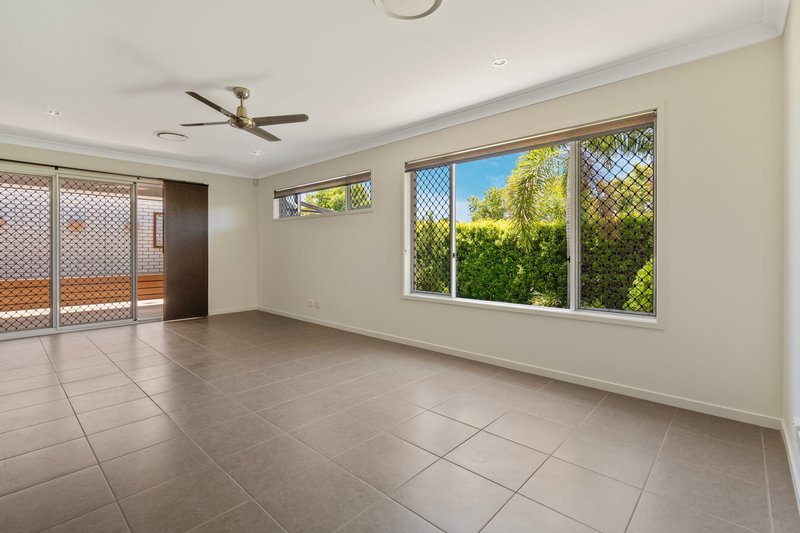 Photo - 8 Indigo Lane, Holmview QLD 4207 - Image 2