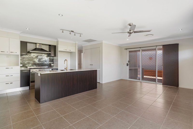 Photo - 8 Indigo Lane, Holmview QLD 4207 - Image 3