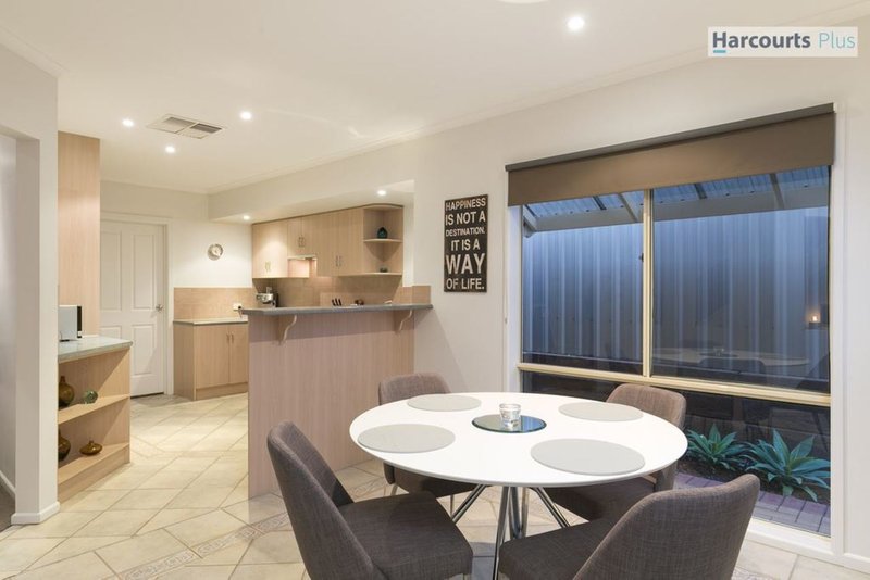 Photo - 8 Ingleton Drive, Hallett Cove SA 5158 - Image 4