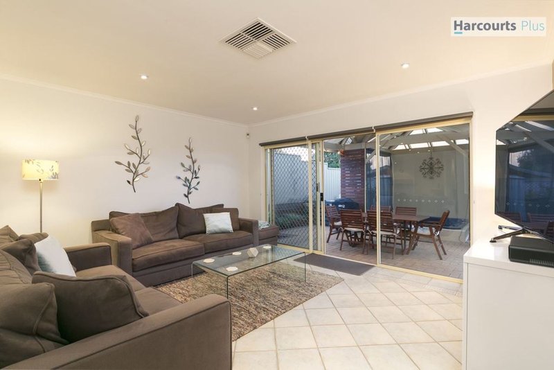 Photo - 8 Ingleton Drive, Hallett Cove SA 5158 - Image 5