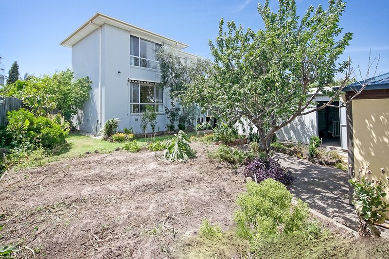 Photo - 8 Inglewood Avenue, Noble Park North VIC 3174 - Image 2