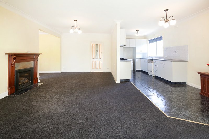 Photo - 8 Inglewood Avenue, Noble Park North VIC 3174 - Image 5