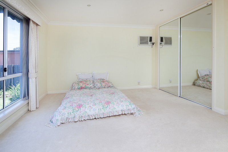 Photo - 8 Inglewood Avenue, Noble Park North VIC 3174 - Image 7