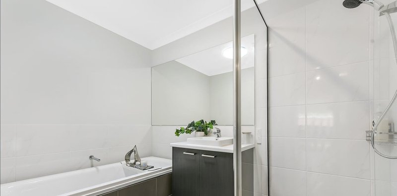 Photo - 8 Invermay Way, Clyde VIC 3978 - Image 4