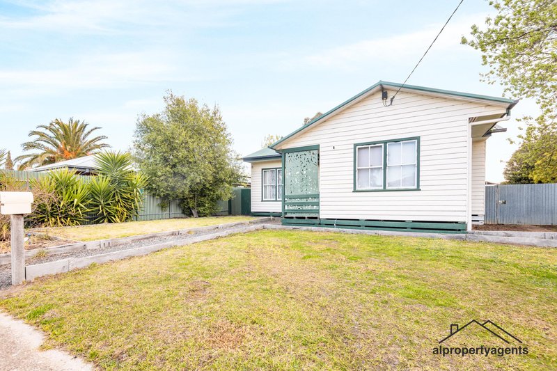 Photo - 8 Iris Street, Horsham VIC 3400 - Image 2