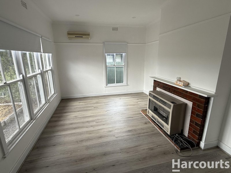 Photo - 8 Iris Street, Horsham VIC 3400 - Image 2