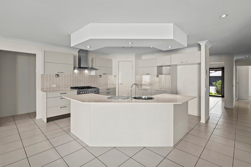 Photo - 8 Ironbark Circuit, Everton Hills QLD 4053 - Image 4