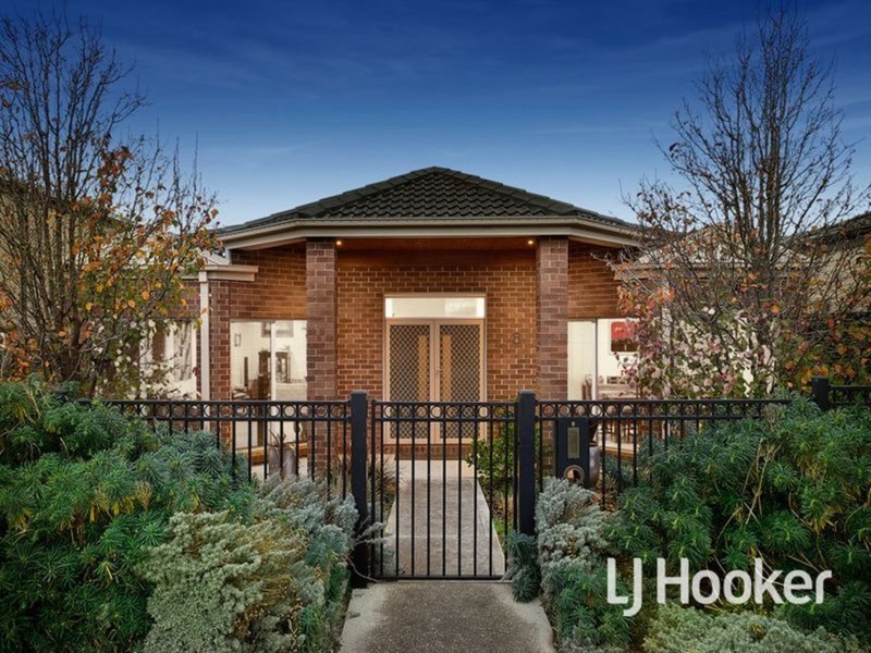 8 Isaacs Walk, Point Cook VIC 3030