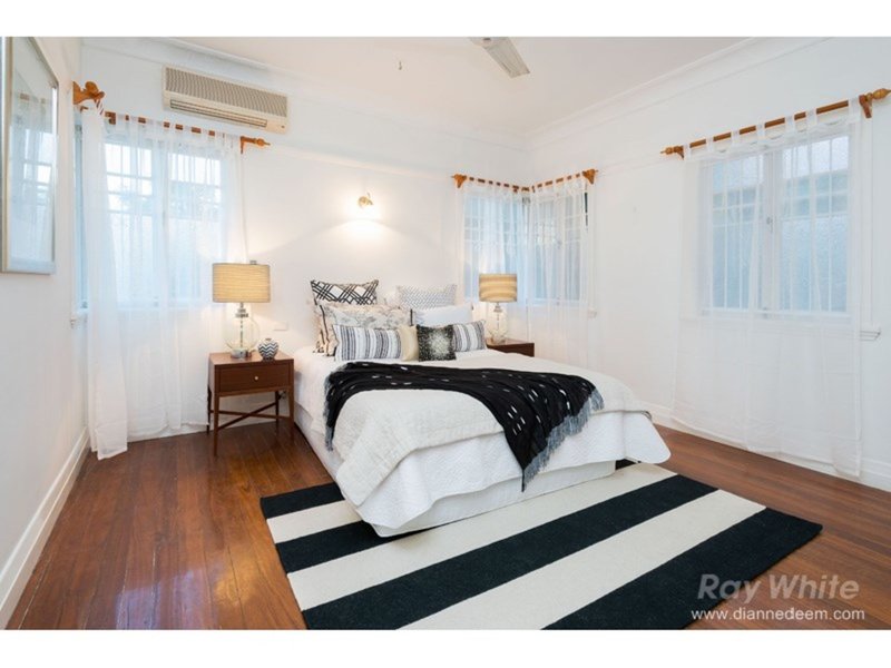 Photo - 8 Iveagh Ave , Holland Park West QLD 4121 - Image 4