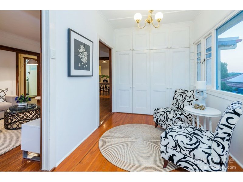 Photo - 8 Iveagh Ave , Holland Park West QLD 4121 - Image 8