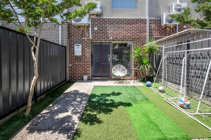 Photo - 8 Ivy Place, Craigieburn VIC 3064 - Image 11