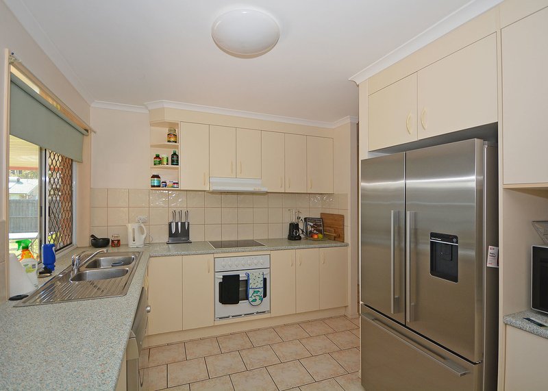 Photo - 8 Ivybird Court, Torquay QLD 4655 - Image 5