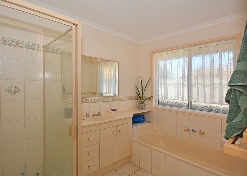 Photo - 8 Ivybird Court, Torquay QLD 4655 - Image 10