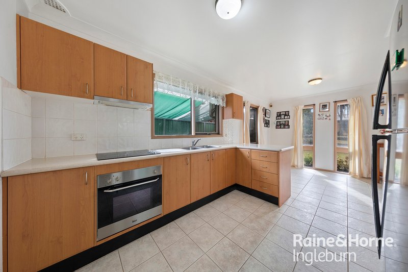 Photo - 8 Jacana Place, Ingleburn NSW 2565 - Image 7