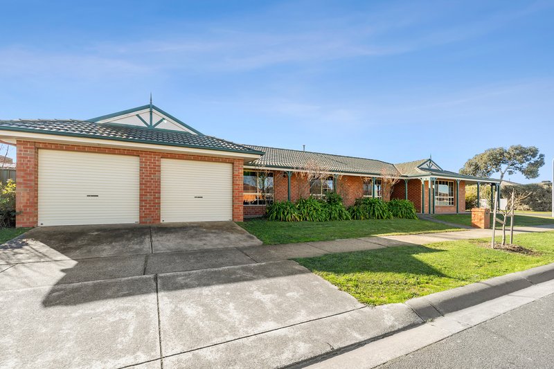 Photo - 8 James Drive, Delacombe VIC 3356 - Image 2