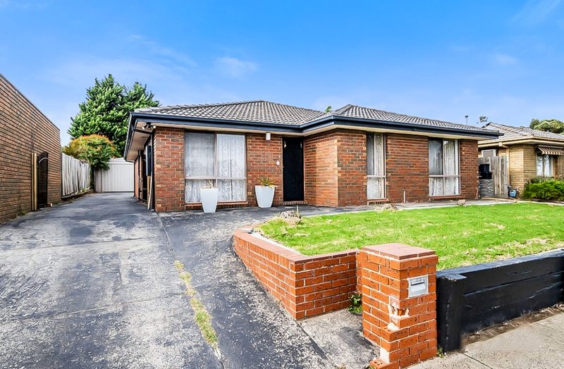 Photo - 8 James Wyman Place, Hampton Park VIC 3976 - Image 2