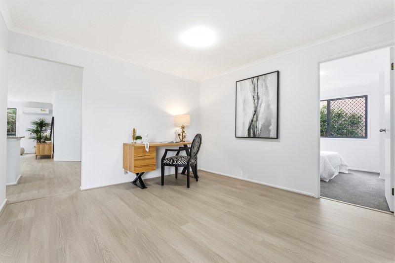 Photo - 8 Janarde Place, Parkinson QLD 4115 - Image 16
