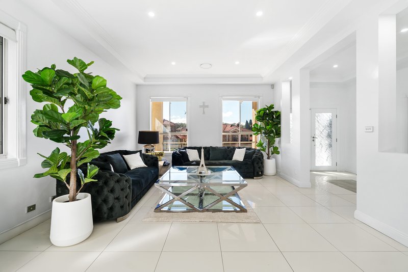 Photo - 8 Jaquetta Close, Cecil Hills NSW 2171 - Image 4