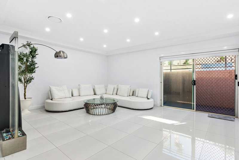 Photo - 8 Jaquetta Close, Cecil Hills NSW 2171 - Image 6