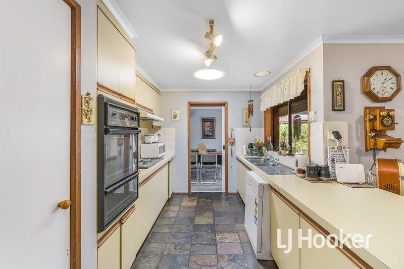 Photo - 8 Jasper Court, Hampton Park VIC 3976 - Image 3