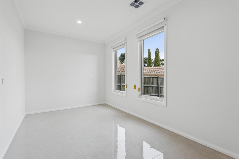 Photo - 8 Jedan Court, Rowville VIC 3178 - Image 2