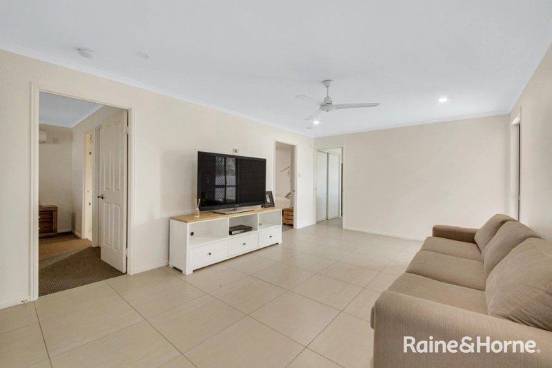 Photo - 8 Jenolan Court, New Auckland QLD 4680 - Image 5