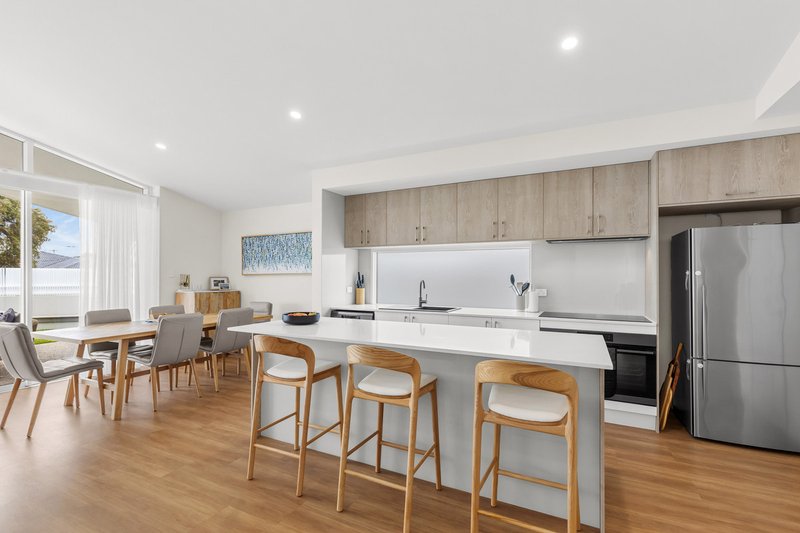Photo - 8 Johnson Crescent, Mullaloo WA 6027 - Image 4