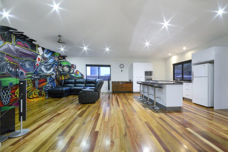 Photo - 8 Jonquill Court, Cannonvale QLD 4802 - Image 2