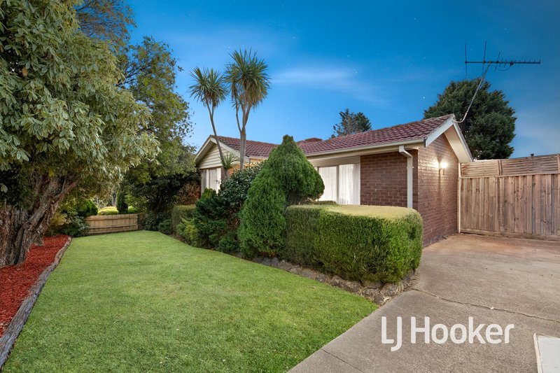 8 Joseph Banks Crescent, Endeavour Hills VIC 3802