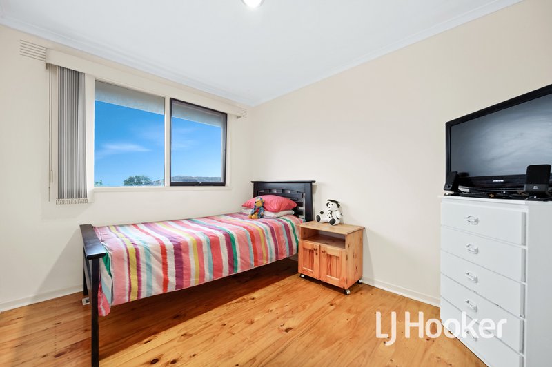 Photo - 8 Joseph Banks Crescent, Endeavour Hills VIC 3802 - Image 10