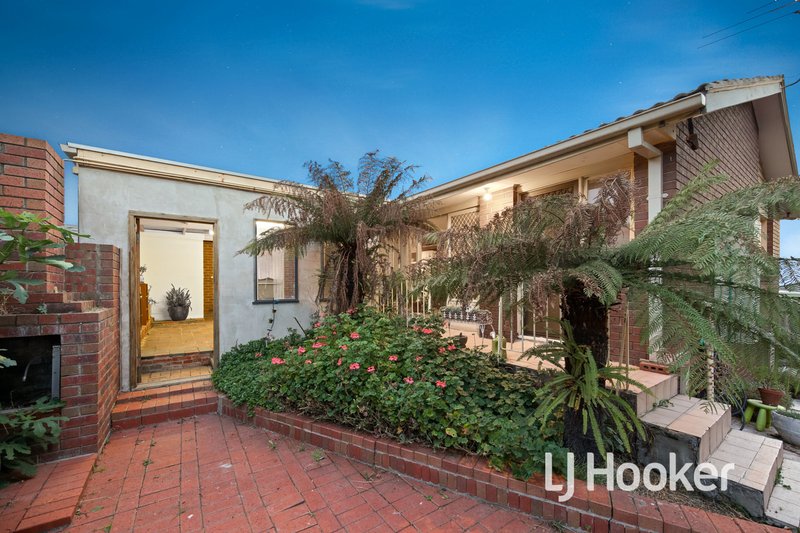 Photo - 8 Joseph Banks Crescent, Endeavour Hills VIC 3802 - Image 16