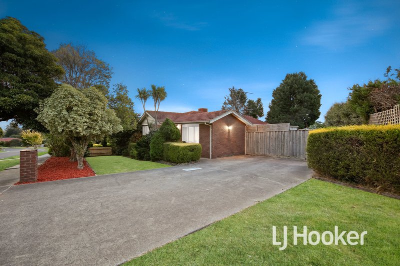 Photo - 8 Joseph Banks Crescent, Endeavour Hills VIC 3802 - Image 17