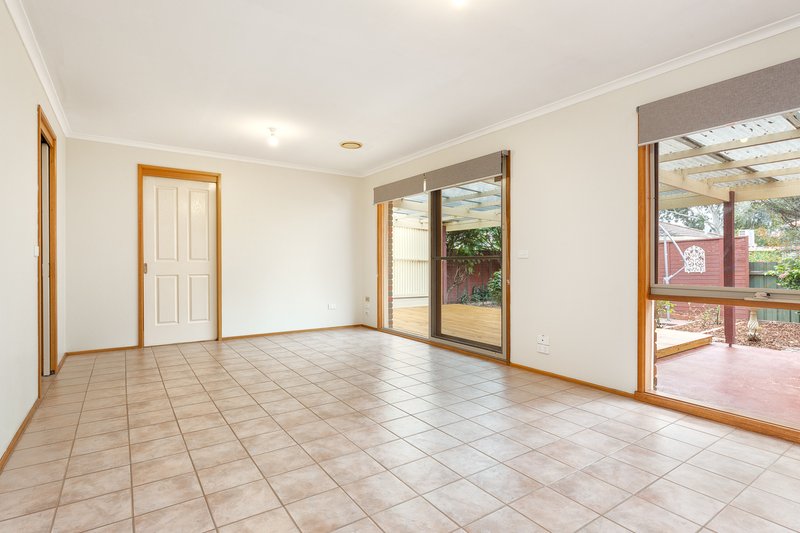 Photo - 8 Jumbuck Court, Berwick VIC 3806 - Image 5