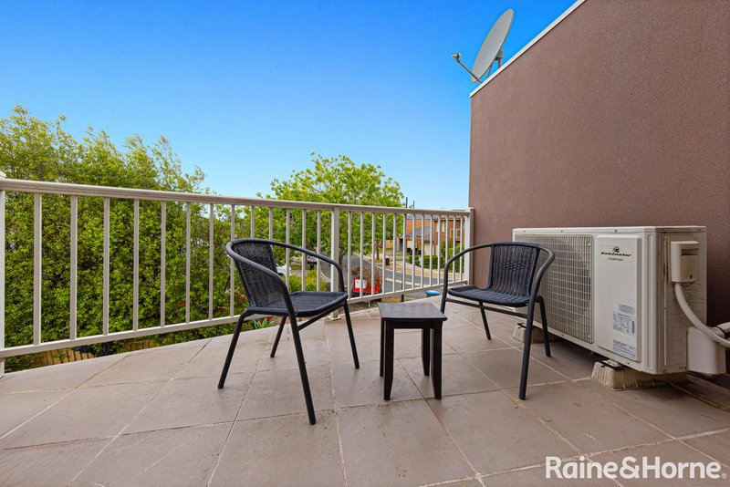 Photo - 8 Kai Close, Caroline Springs VIC 3023 - Image 7