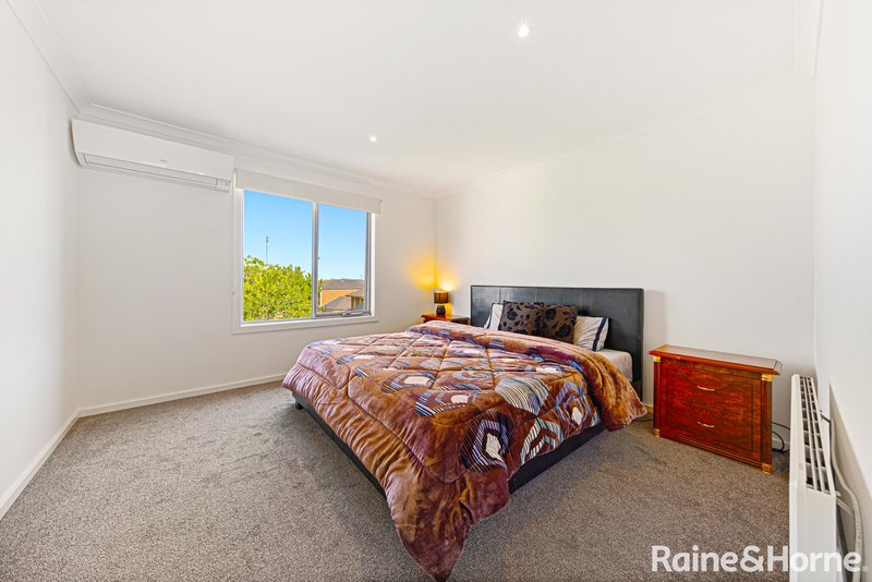 Photo - 8 Kai Close, Caroline Springs VIC 3023 - Image 8