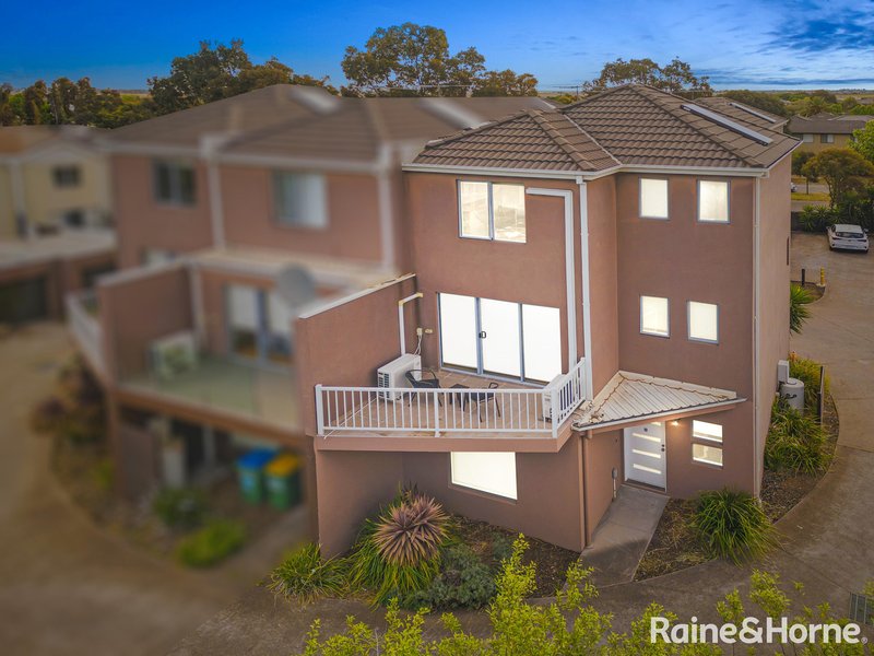 Photo - 8 Kai Close, Caroline Springs VIC 3023 - Image 12