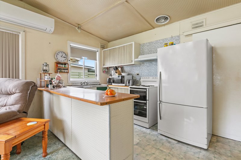 Photo - 8 Kala Avenue, Halekulani NSW 2262 - Image 4